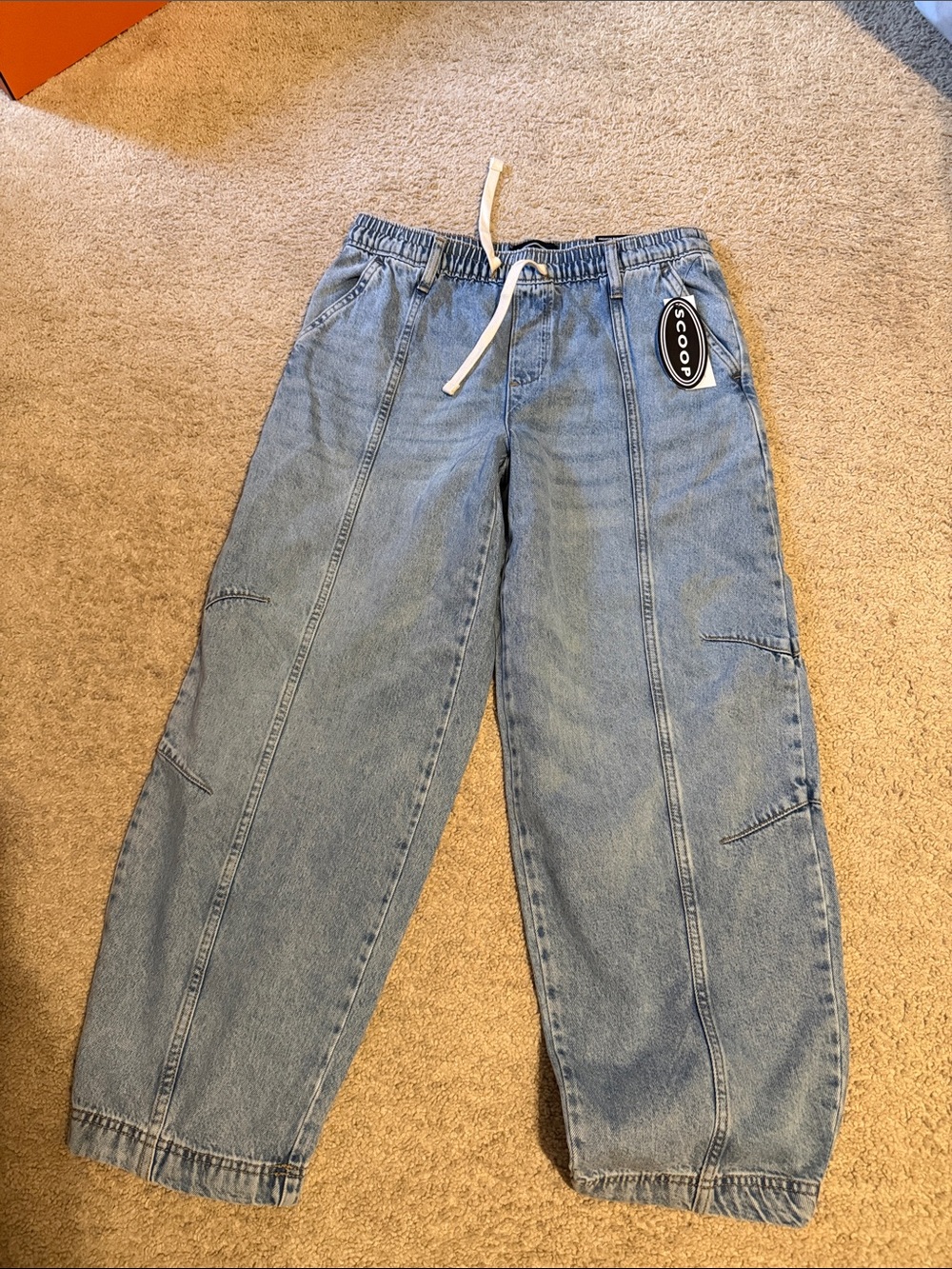 Light Blue Scoop Women’s pull on crop barrel jeans